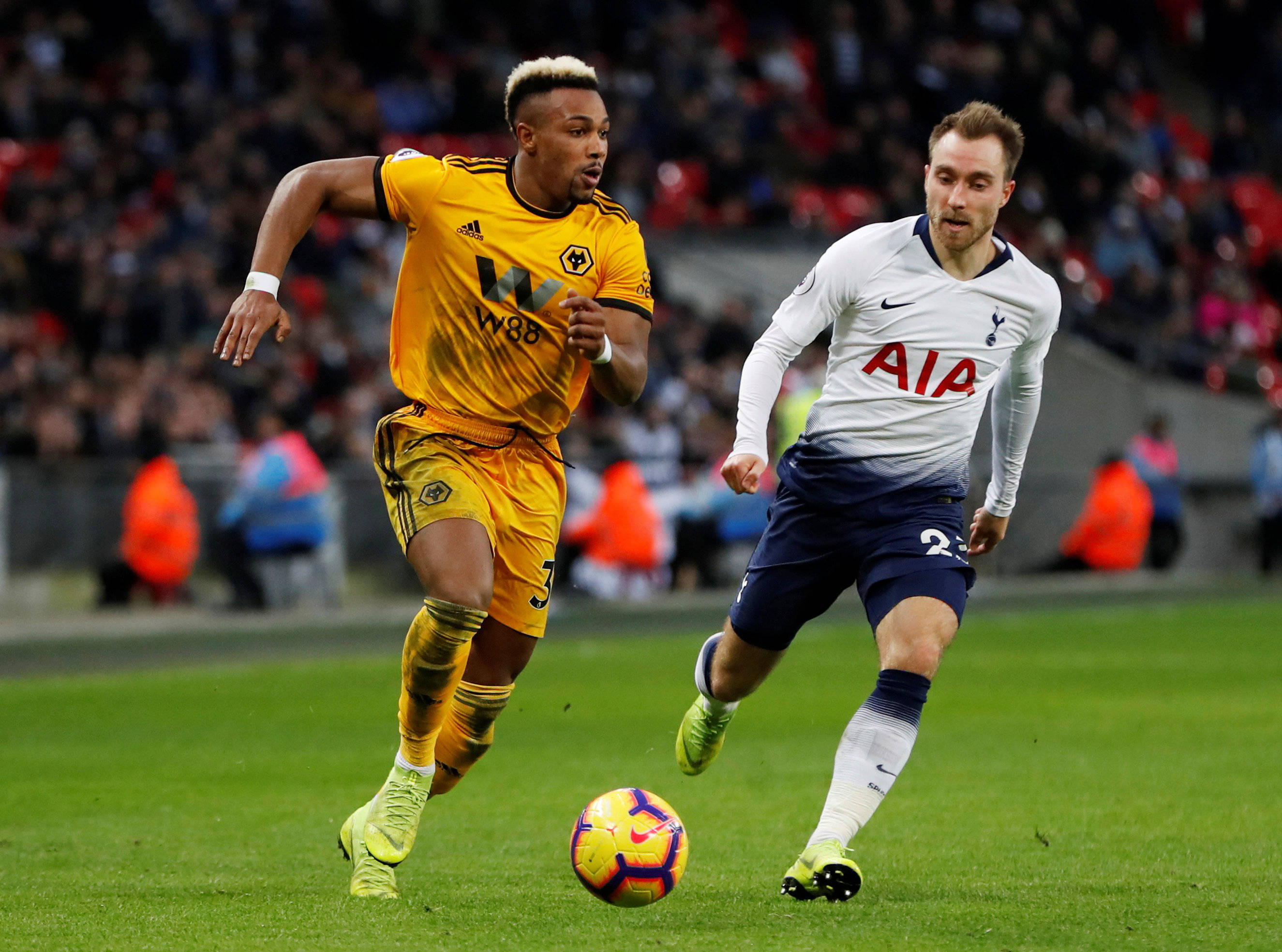 开云平台-包含赛前英超传出新动向；AC米兰战术微调；管理层表态——压力陡增；训练强度明显提升的词条